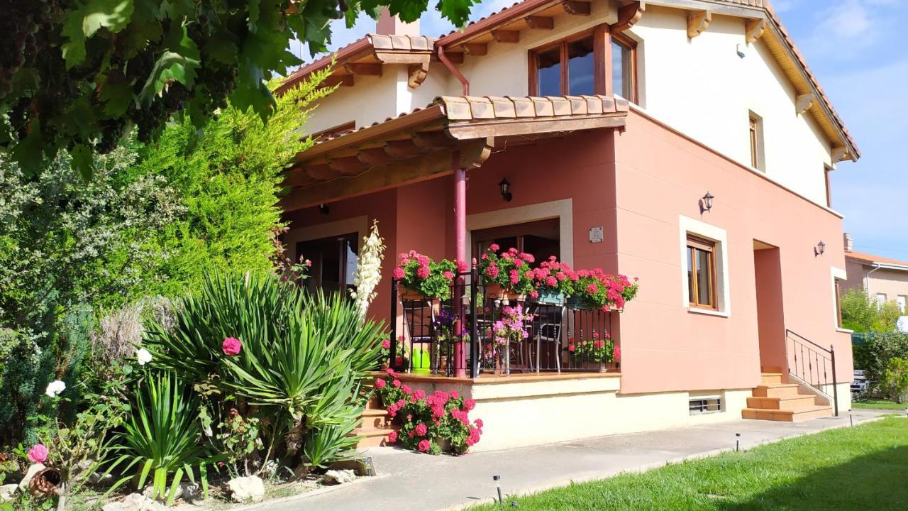 Cuarenta Y Ocho Luces Guest House Burgo Екстериор снимка