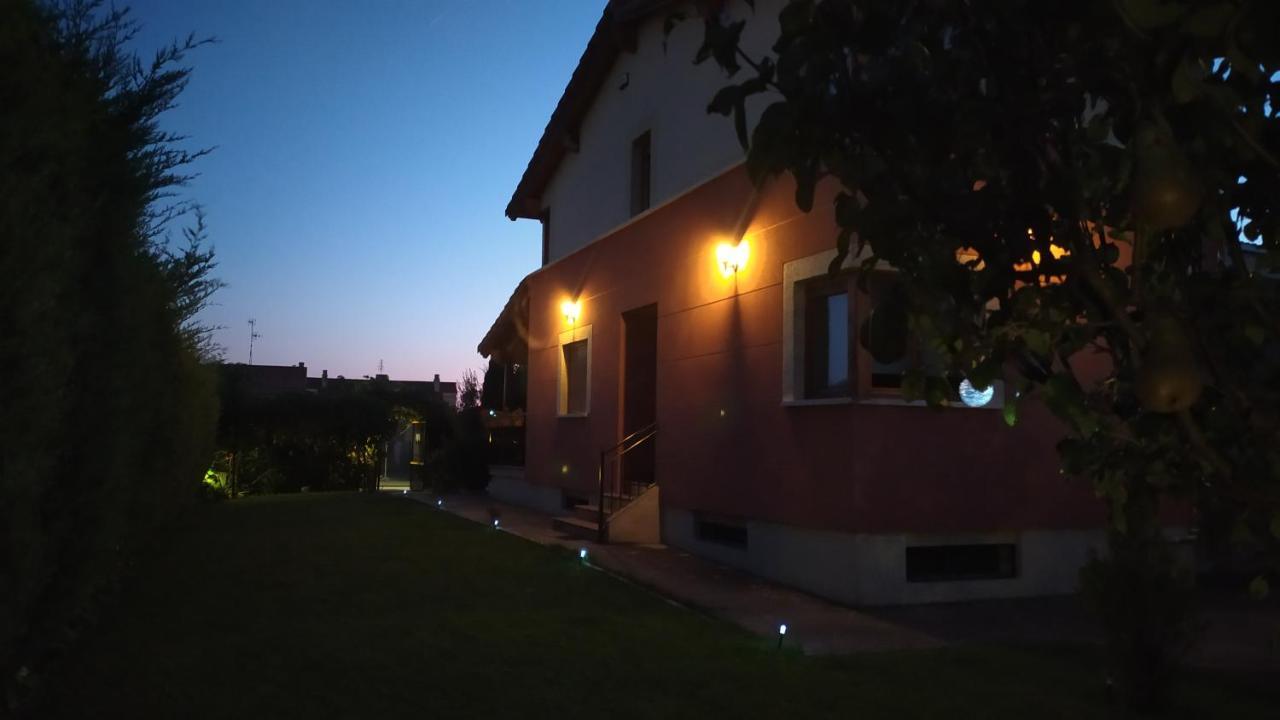 Cuarenta Y Ocho Luces Guest House Burgo Екстериор снимка