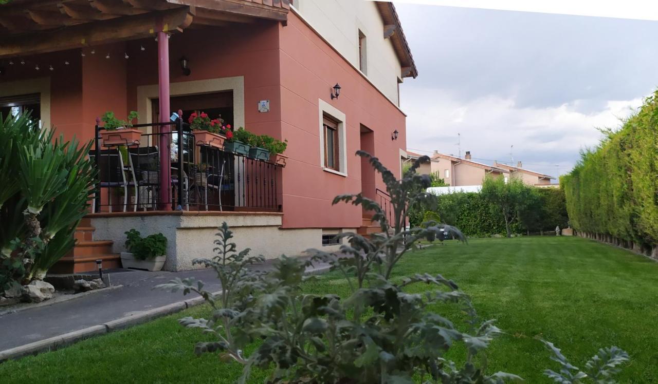 Cuarenta Y Ocho Luces Guest House Burgo Екстериор снимка