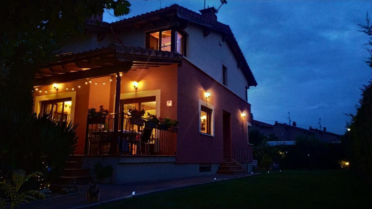 Cuarenta Y Ocho Luces Guest House Burgo Екстериор снимка