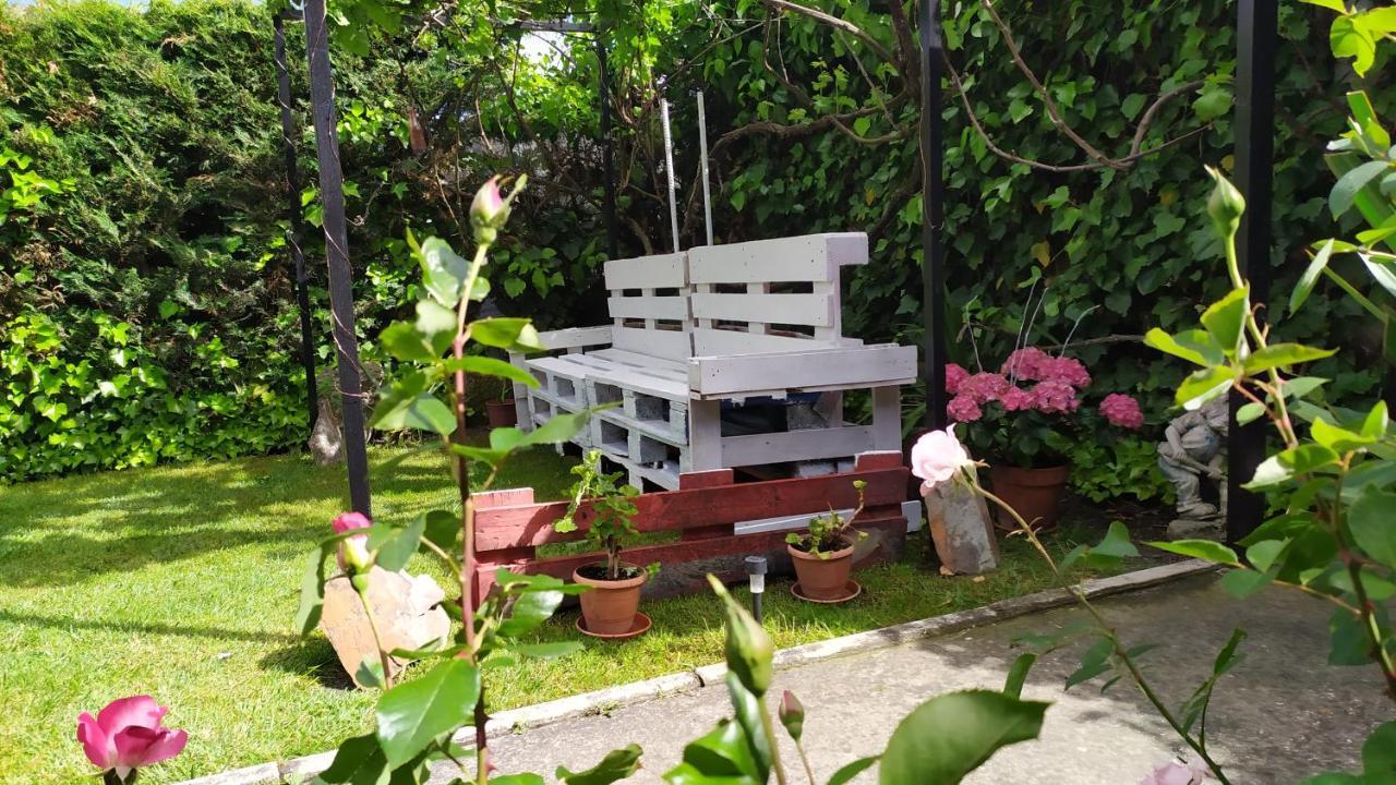 Cuarenta Y Ocho Luces Guest House Burgo Екстериор снимка